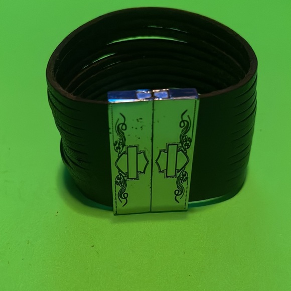 Harley Davidson Cuff - Picture 3 of 9